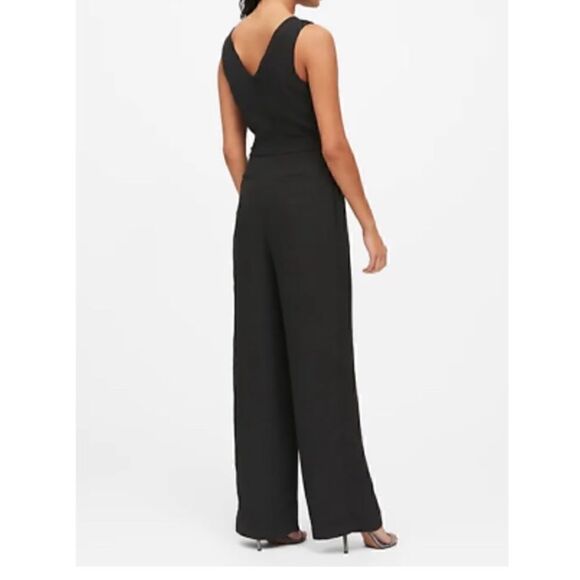 NWT Banana Republic V-neck Jumpsuit in solid Black Women's Size 4 - Picture 7 of 10